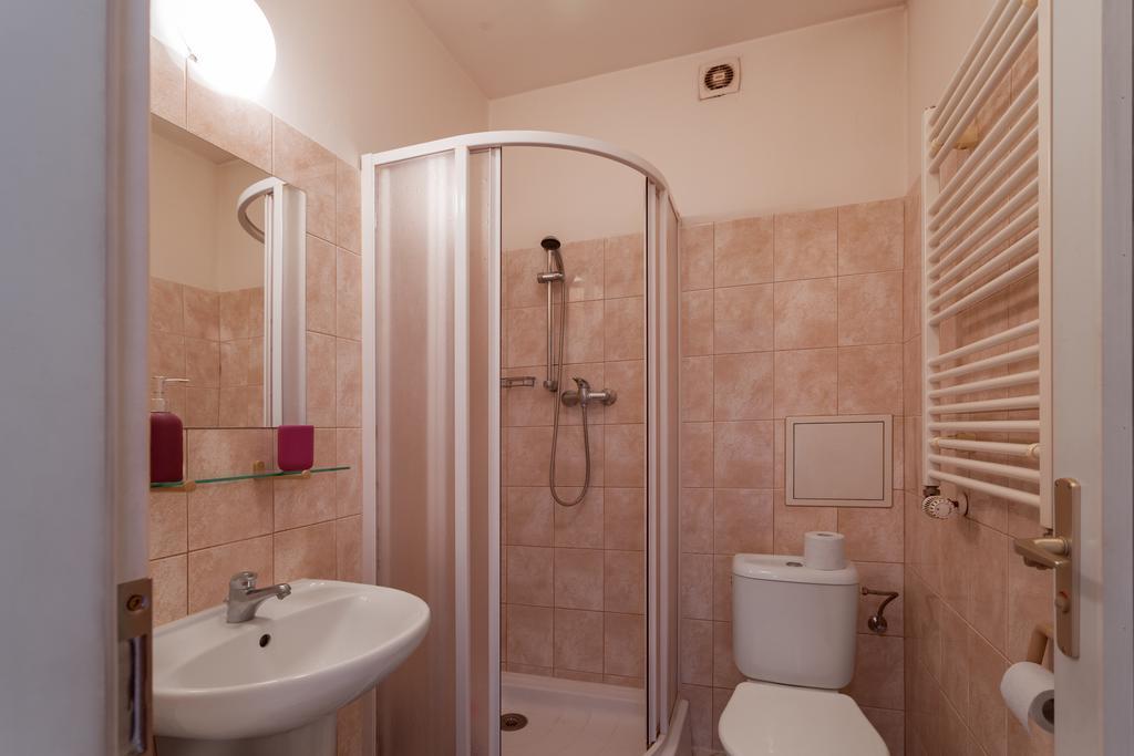 Downtown Kozatska Apartment Prag